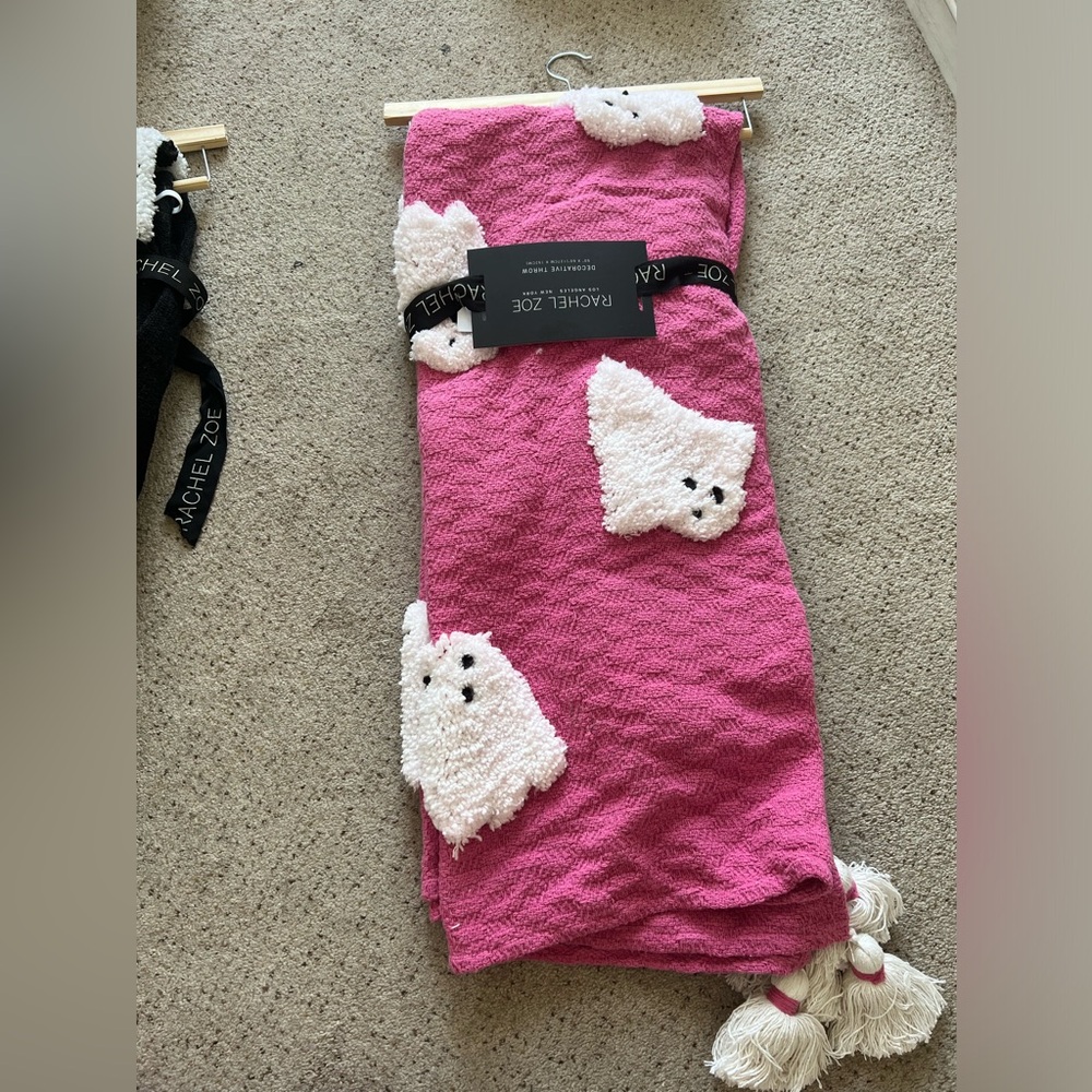 Pink and white viral ghost blanket👻